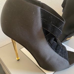 Tom Ford Black crisscross Gold heel shoe